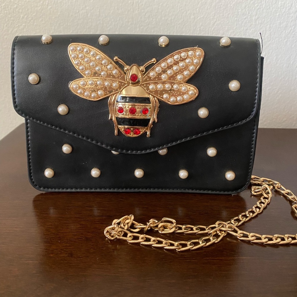 Small black purse in great condition! Never used! - Picture 1 of 2